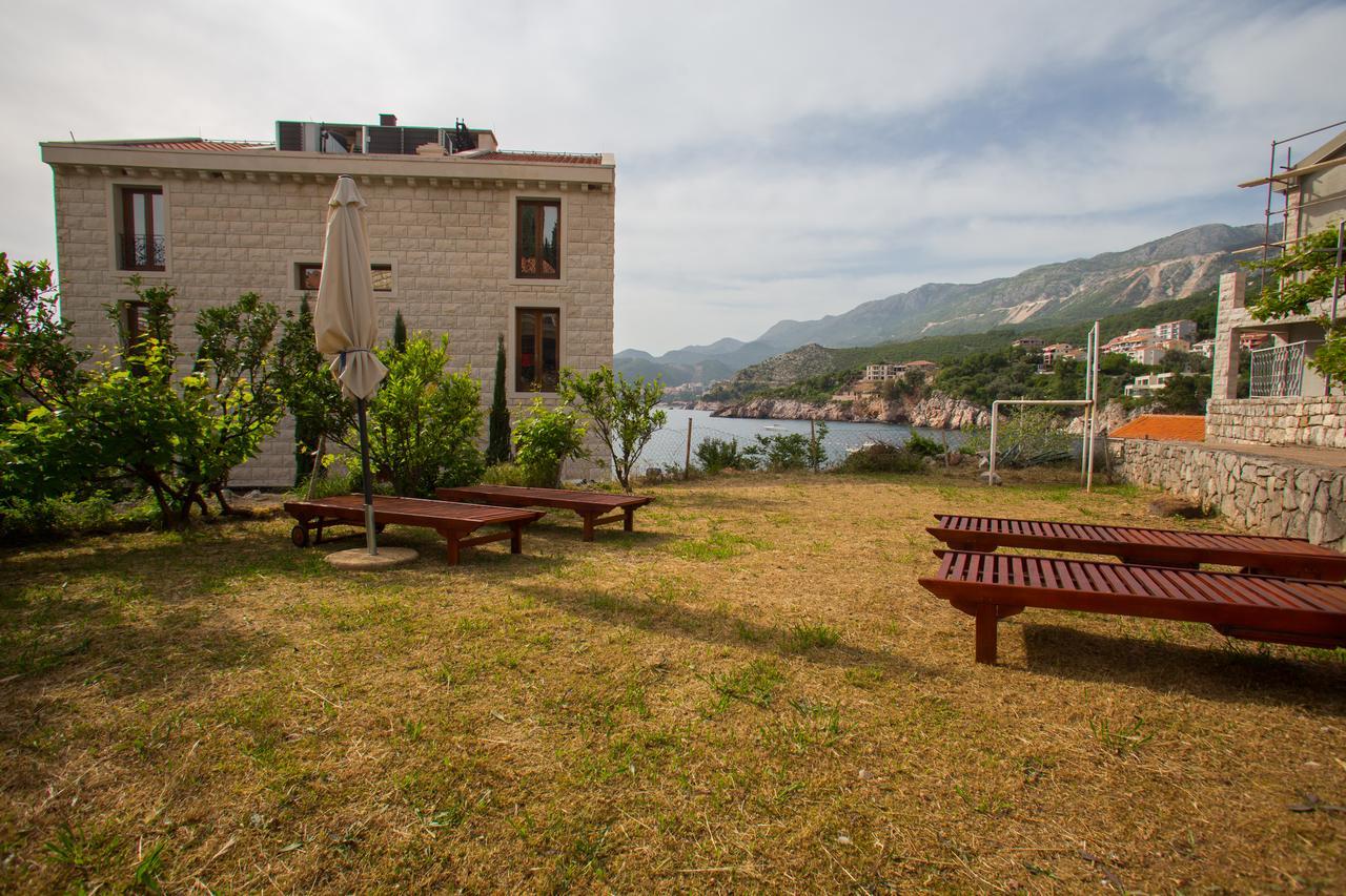 Apartments Varja Sveti Stefan Bagian luar foto